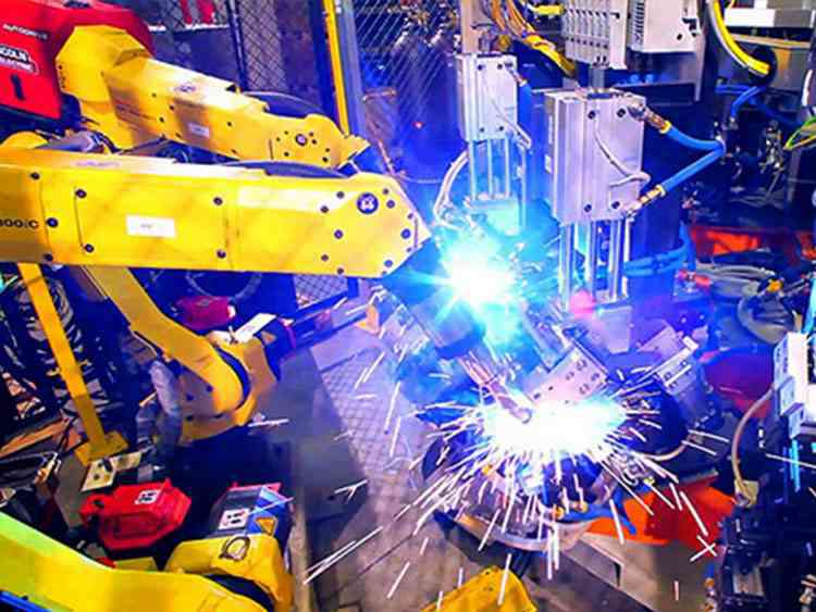 中小型钣金加工厂中引进焊接机器人的注意点-中山皇冠crown官网(中国)有限公司